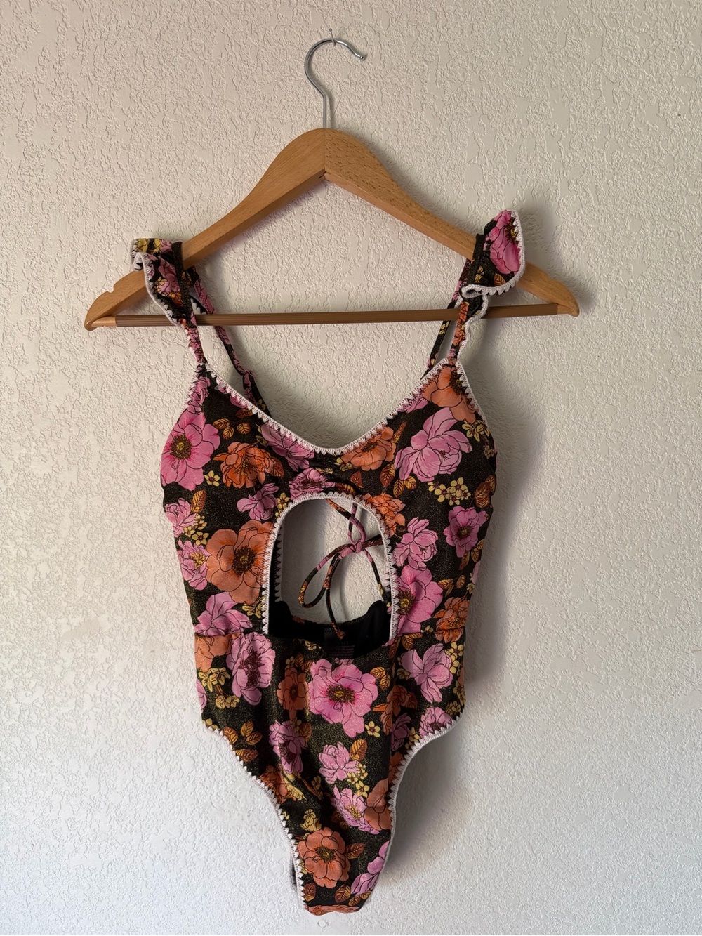 Victoria's Secret floral one-piece monokini swimsuit new with tags size M.